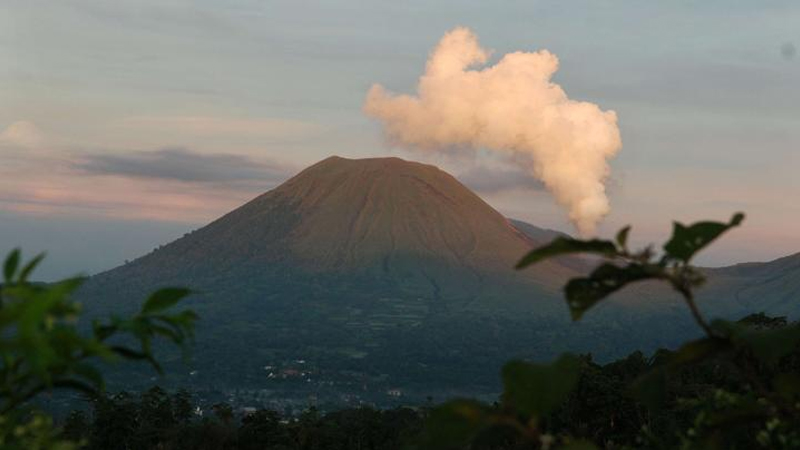 Dua Gunung di Sulawesi Utara Berstatus Siaga